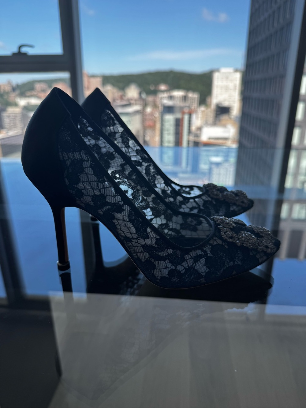MANOLO BLAHNIK — Hangisi Lace Crystal Pumps